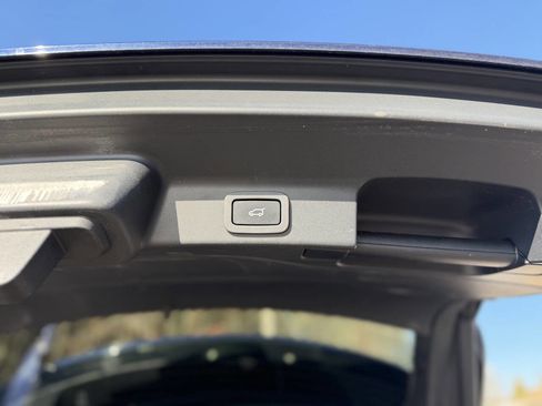 Used 2018 Jaguar F-PACE R-Sport image 7