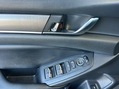 Used 2018 Honda Accord LX image 10