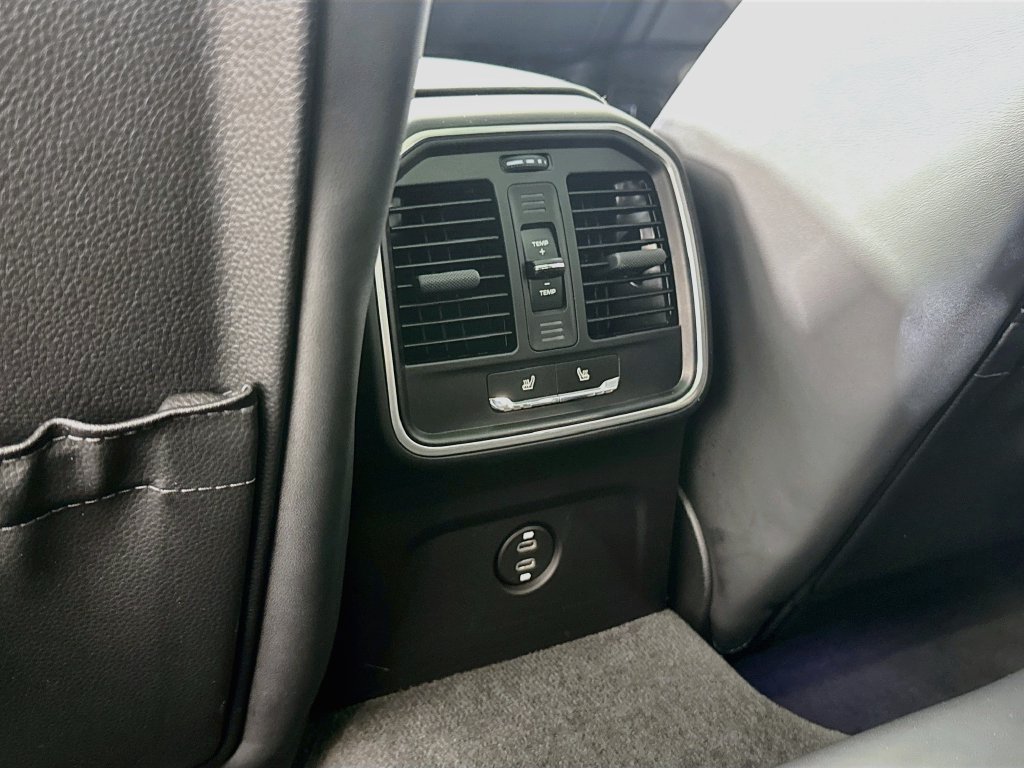 Certified 2024 Porsche Macan S AWD/4WD image 25