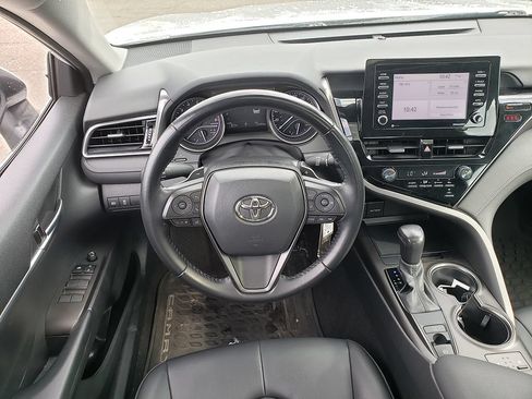 Used 2021 Toyota Camry SE w/ Cold Weather Package AWD/4WD image 9