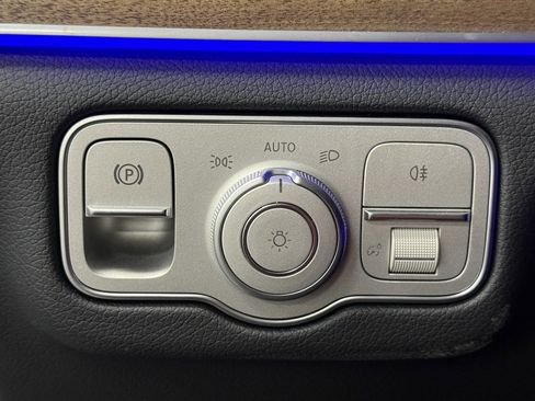 Used 2025 Mercedes-Benz GLE 450e 4MATIC image 27