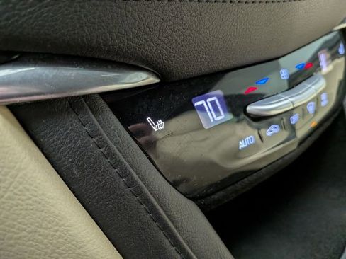 Used 2017 Cadillac XT5 Base image 5