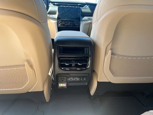 New 2025 Jeep Grand Cherokee Limited AWD/4WD image 14