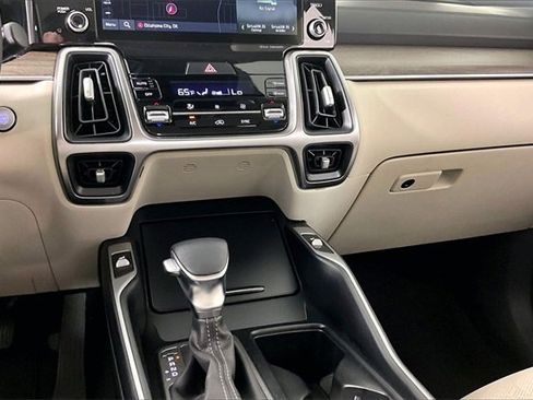 Used 2023 Kia Sorento EX w/ Panoramic Sunroof Package image 9