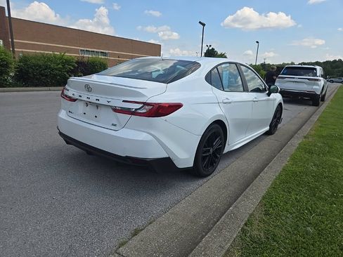 Used 2025 Toyota Camry SE FWD image 3