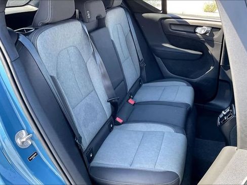 Used 2024 Volvo XC40 B5 Core AWD/4WD image 25