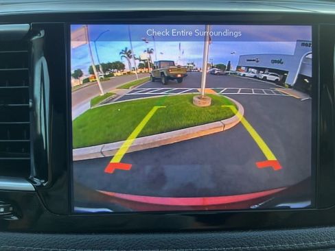 Used 2018 Chrysler Pacifica Limited image 52