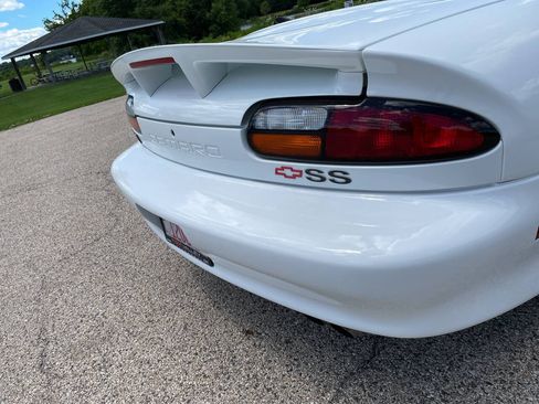 Used 2002 Chevrolet Camaro Z28 w/ SS Performance/Appearance Pkg RWD image 29