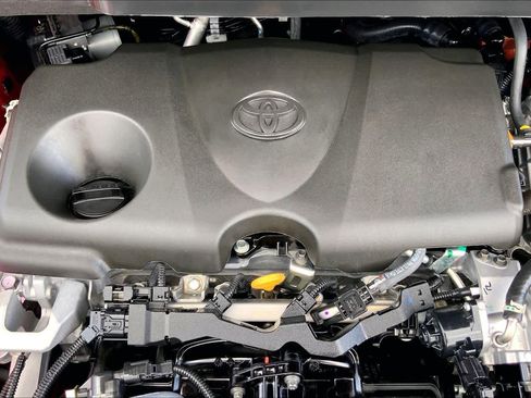 Used 2025 Toyota Sienna XLE w/ XLE Plus Package image 32