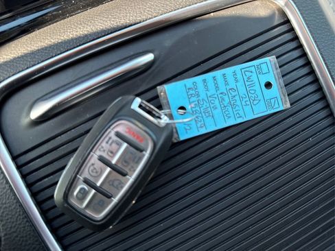 Used 2024 Chrysler Pacifica Limited FWD image 41