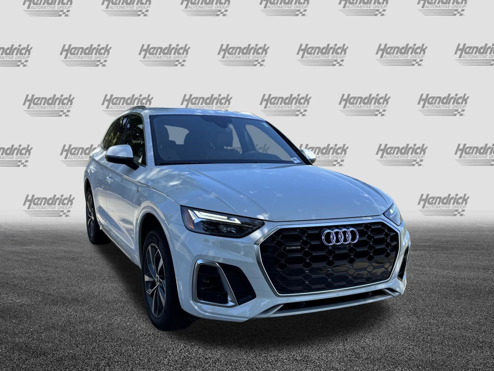 Used 2023 Audi Q5 2.0T Premium Plus w/ Premium Plus Package AWD/4WD image 2