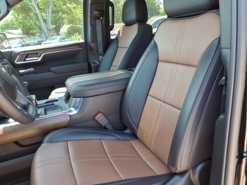 Used 2025 Chevrolet Silverado 1500 High Country w/ High Country Premium Package AWD/4WD image 23