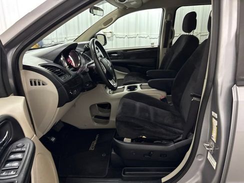Used 2014 Dodge Grand Caravan SXT w/ Rear Park Assist Package FWD image 33