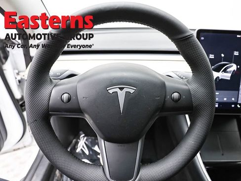 Used 2020 Tesla Model 3 Standard Range RWD image 10