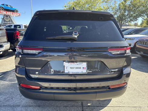 New 2025 Jeep Grand Cherokee Limited w/ Black Appearance Package image 5