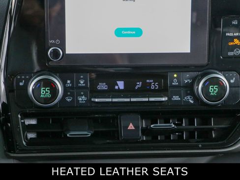 Used 2024 Toyota Highlander XLE FWD image 20
