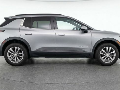Used 2025 Chevrolet Equinox LT FWD image 11