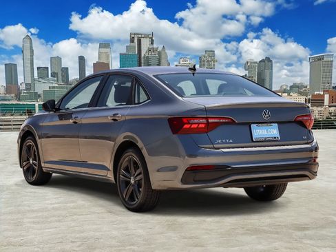 Used 2023 Volkswagen Jetta SE w/ Panoramic Sunroof Package FWD image 6