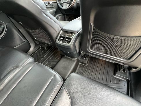 Used 2018 Volvo XC90 T6 Momentum w/ Convenience Package AWD/4WD image 25
