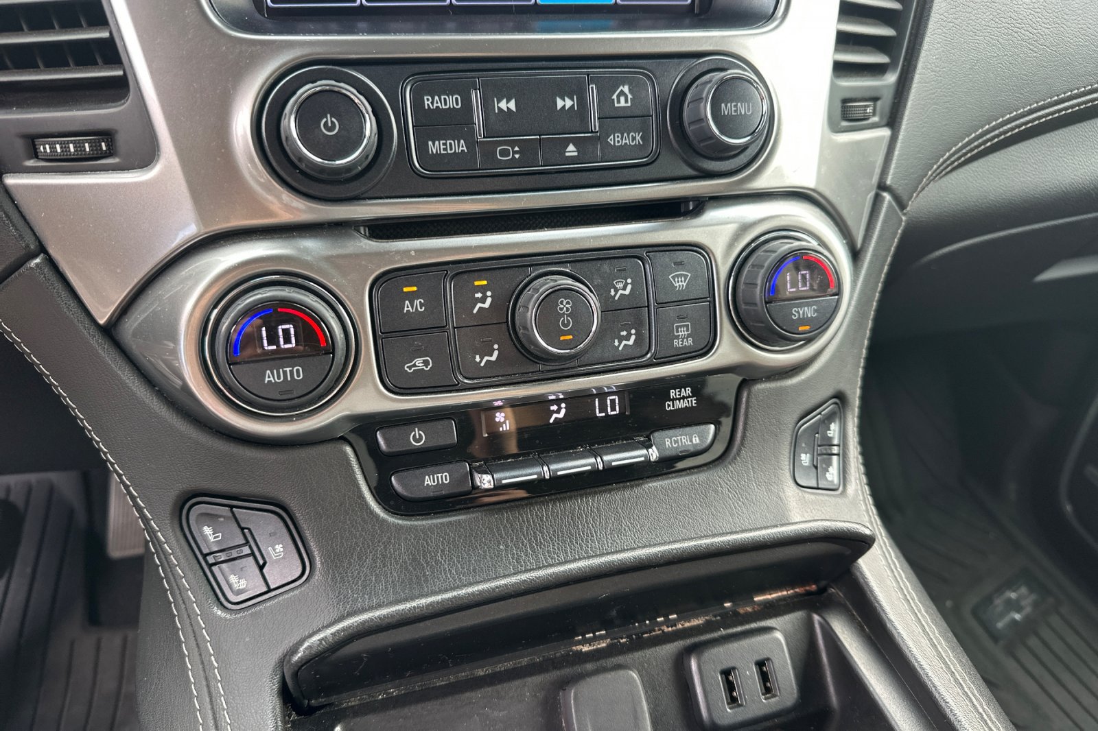 Used 2019 Chevrolet Suburban Premier w/ Premier Plus Edition AWD/4WD image 28