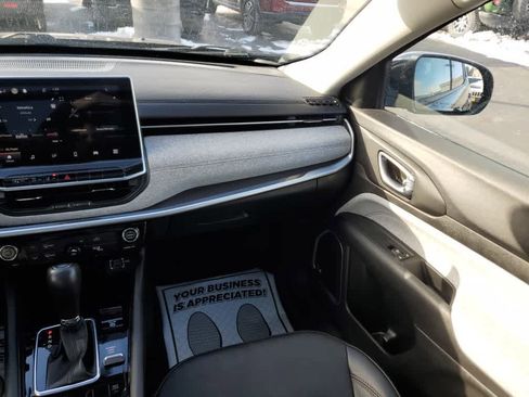 Used 2022 Jeep Compass Latitude w/ Sun and Sound Group image 16