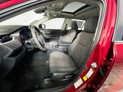 Used 2019 Toyota RAV4 XLE FWD image 14