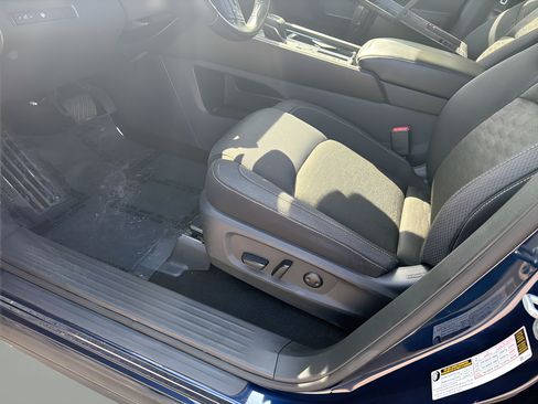 Certified 2024 Nissan Pathfinder SV FWD image 30