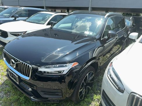 Certified 2022 Volvo XC90 T6 Momentum w/ Advanced Package image 3