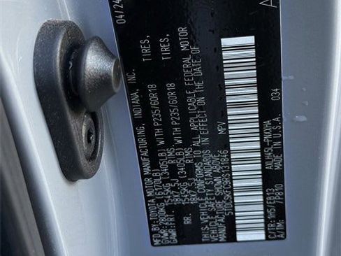 Used 2024 Toyota Sienna XLE Woodland Edition image 38