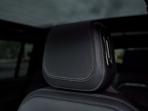 Used 2025 Rivian R1S Adventure image 54