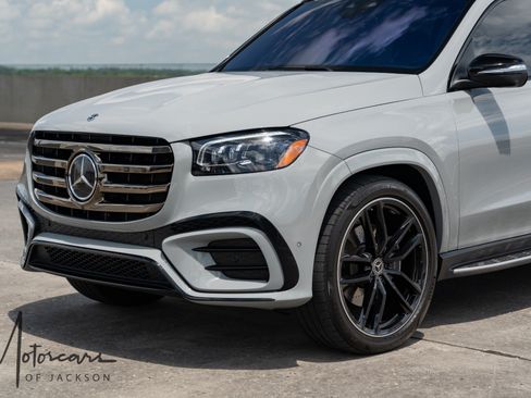 Used 2024 Mercedes-Benz GLS 450 4MATIC w/ AMG Line Exterior image 18