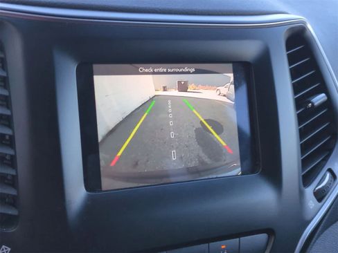 Certified 2021 Jeep Cherokee Latitude Lux image 28