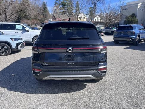 Used 2025 Volkswagen Taos SE w/ Panoramic Sunroof Package image 5