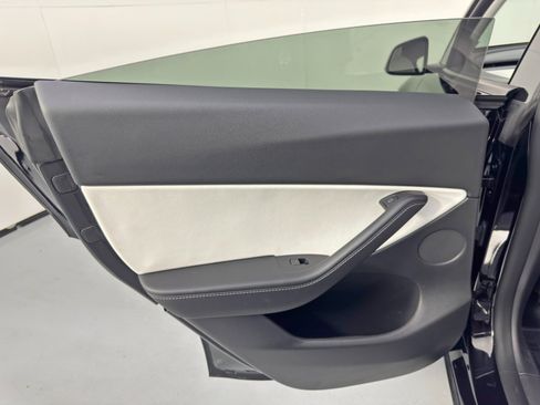 Used 2021 Tesla Model Y Performance image 41