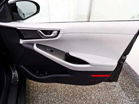 Used 2020 Hyundai Ioniq Blue FWD image 11