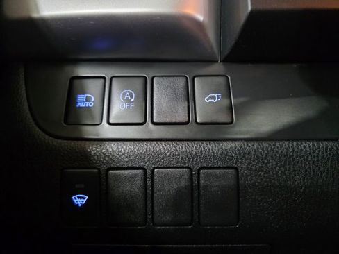 Used 2019 Toyota Highlander XLE image 19