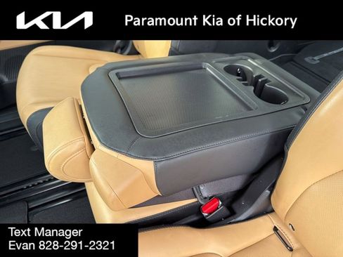Used 2023 Kia Carnival EX image 17