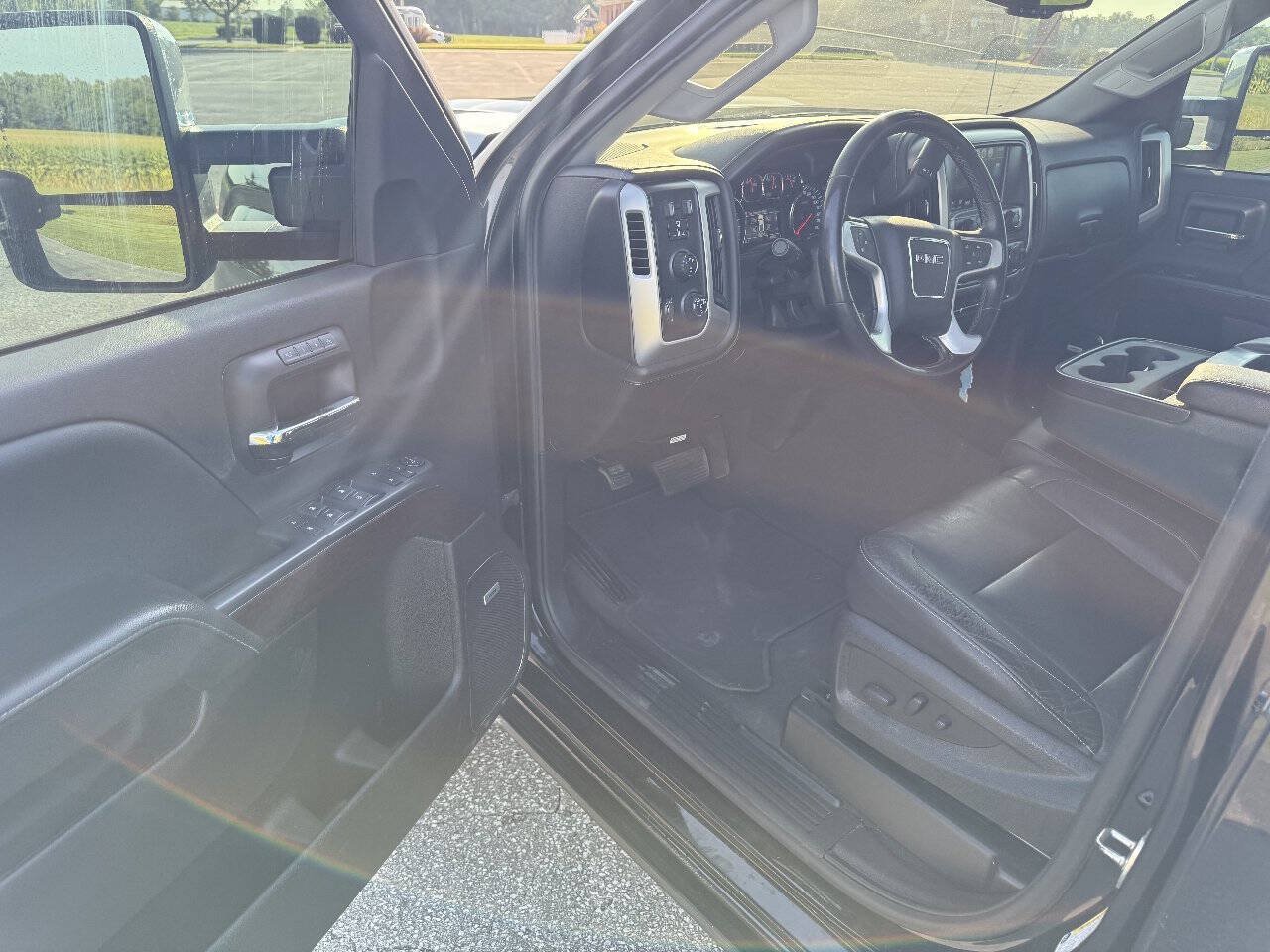 Used 2019 GMC Sierra 2500 SLT w/ Duramax Plus Package AWD/4WD image 12