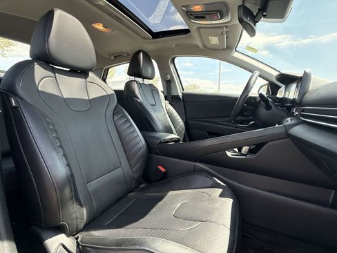 Used 2022 Hyundai Elantra Limited image 26