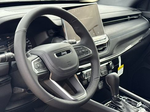 New 2026 Jeep Compass Latitude AWD/4WD image 18