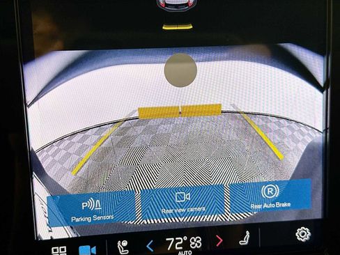 Used 2025 Volvo XC40 B5 Core w/ Climate Package image 14