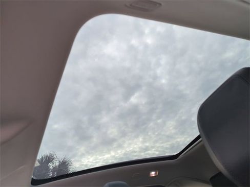 Used 2020 Jaguar E-PACE SE image 20