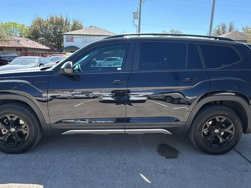 Used 2024 Volkswagen Atlas Peak Edition SE image 4
