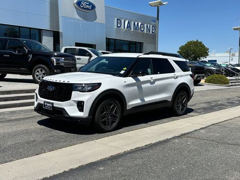 New 2026 Ford Explorer ST-Line w/ ST-Line Street Pack RWD image 2