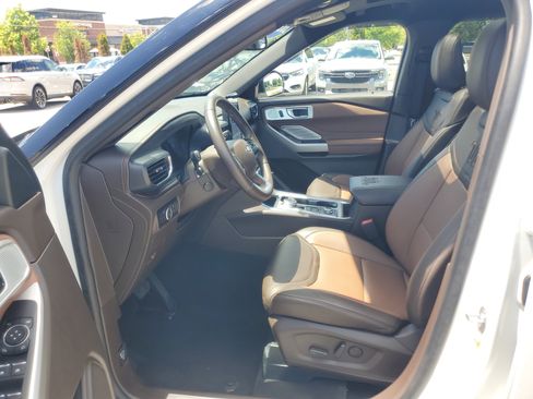 Used 2023 Ford Explorer King Ranch w/ Technology Package AWD/4WD image 12