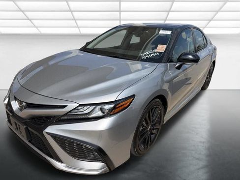 Used 2022 Toyota Camry XSE AWD/4WD image 5