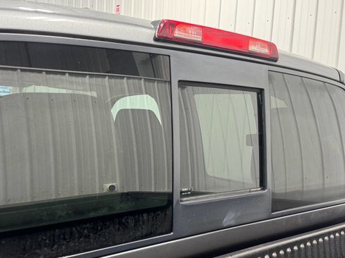 Used 2018 Nissan Frontier SV image 8