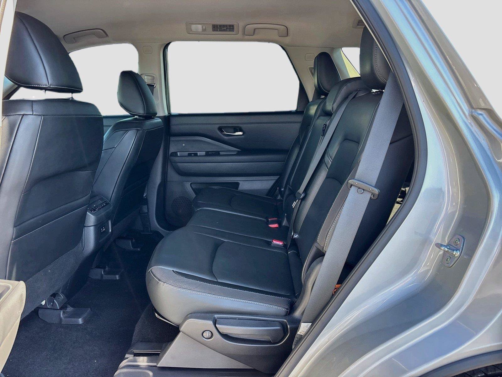 Used 2022 Nissan Pathfinder SL w/ Cargo Package AWD/4WD image 28