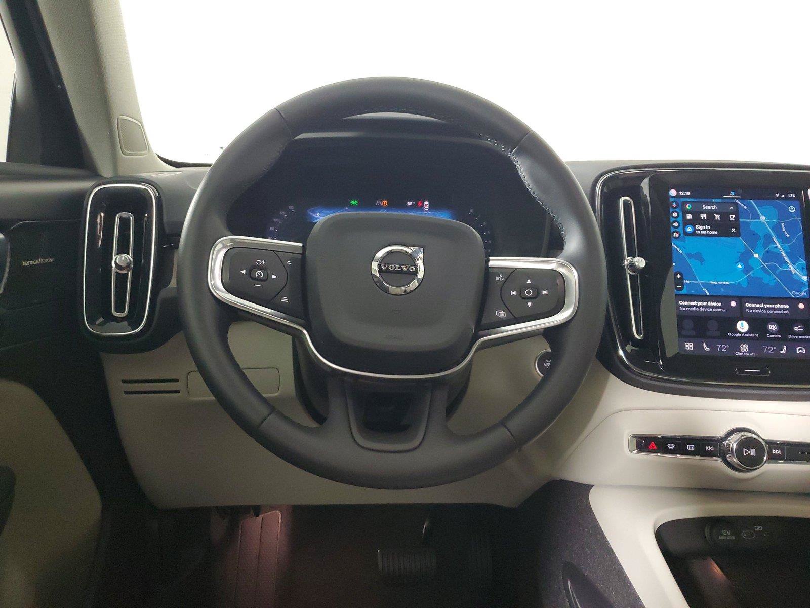 Used 2024 Volvo XC40 B5 Ultimate w/ Protection Package Premier AWD/4WD image 16
