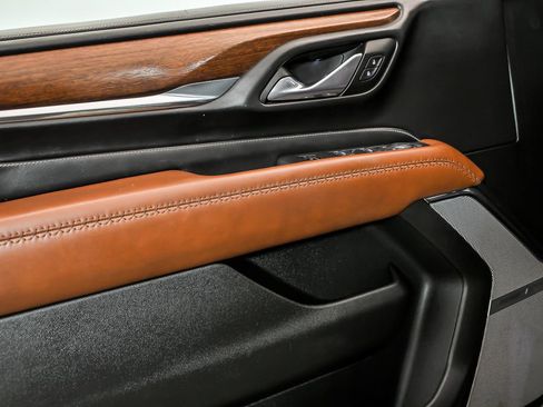 Used 2023 GMC Yukon XL Denali Ultimate image 9